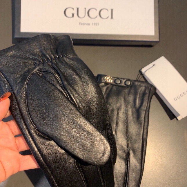 GLOVES WITH DOUBLE BUTTONS IN BLACK LAMBSKIN AND FLEECE LINING 465013