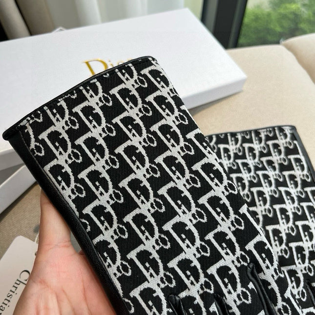 TOUCHSCREEN GLOVES IN BLACK MIX WHITE LAMBSKIN AND MONOGRAM JACQUARD FABRIC 465792