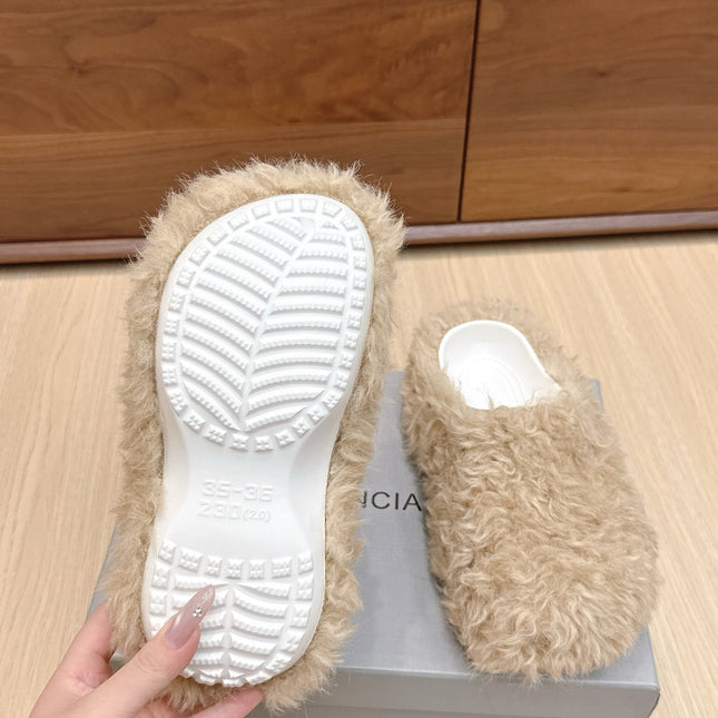 BALENCIAGA 25S MULES IN BEIGE FAUX FUR