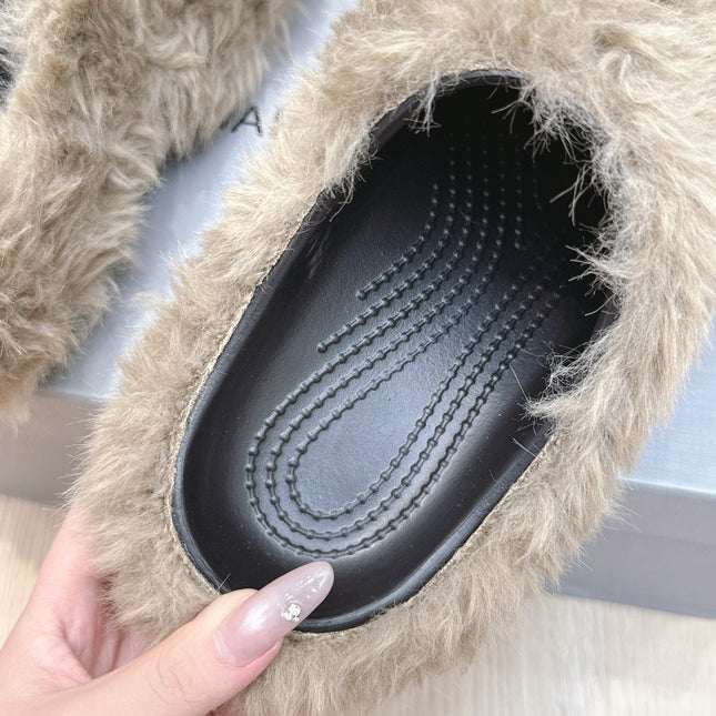 BALENCIAGA 25S MULES IN LIGHT BEIGE FAUX FUR