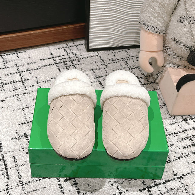 REGGIE SLIPPER IN BEIGE SUEDE AND SHEARLING LINING