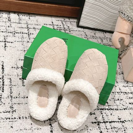 REGGIE SLIPPER IN BEIGE SUEDE AND SHEARLING LINING