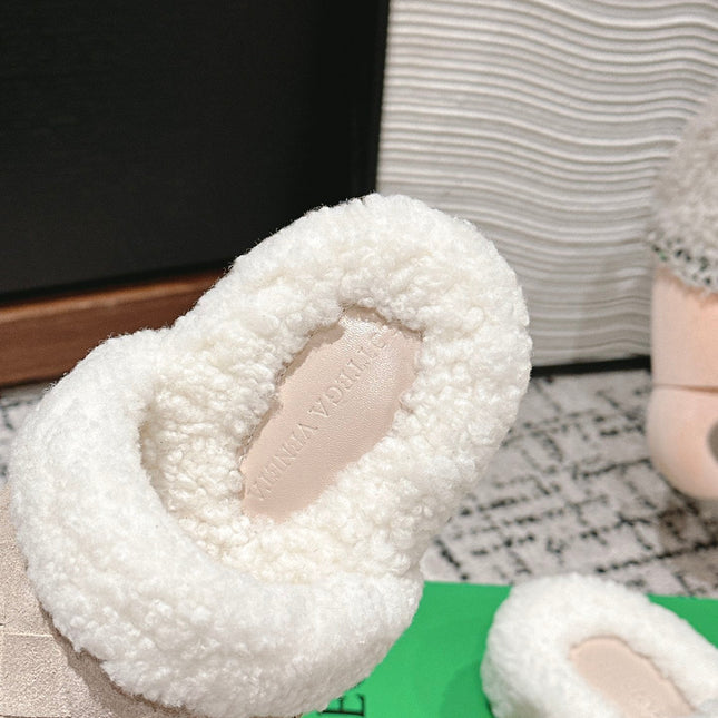 REGGIE SLIPPER IN BEIGE SUEDE AND SHEARLING LINING