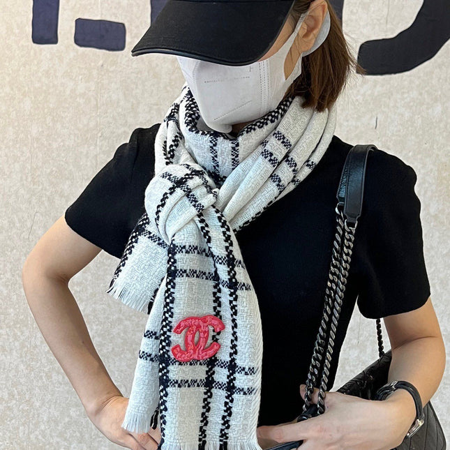 SCARF 190 CM IN WHITE MIX BLACK CASHMERE WITH RED LOGO 396472