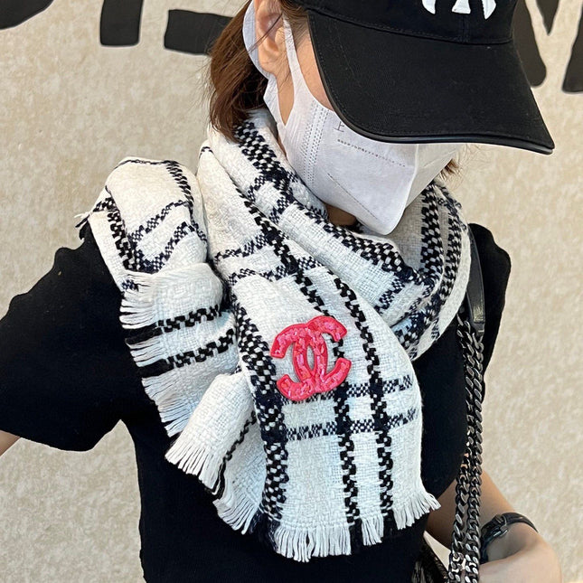 SCARF 190 CM IN WHITE MIX BLACK CASHMERE WITH RED LOGO 396472