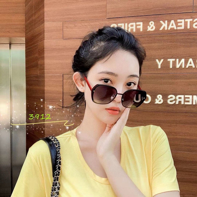 MONTAIGNE SUNGLASS CD3192 IN RED ACETATE