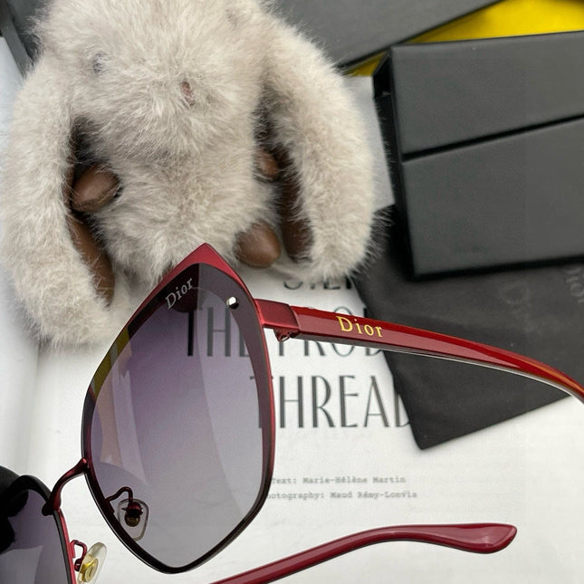 MONTAIGNE SUNGLASS CD3192 IN RED ACETATE