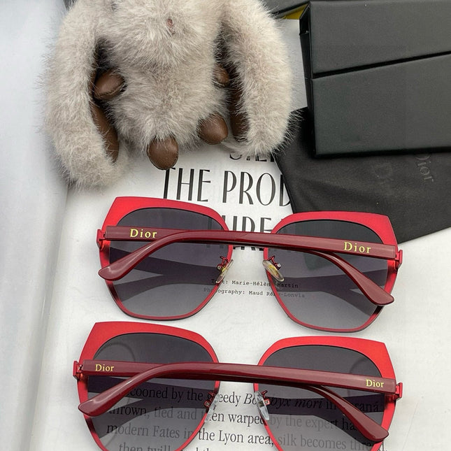 MONTAIGNE SUNGLASS CD3192 IN RED ACETATE