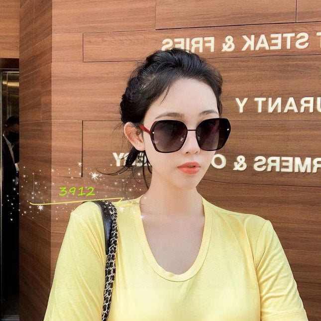 MONTAIGNE SUNGLASS CD3192 IN RED ACETATE