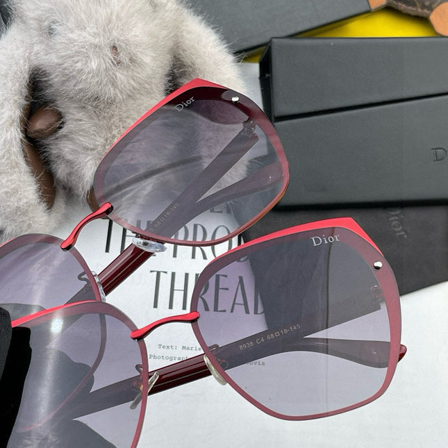 MONTAIGNE SUNGLASS CD3192 IN RED ACETATE