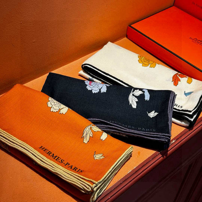 HERMES 25S SCARF 140 IN CASHMERE SILK 709657