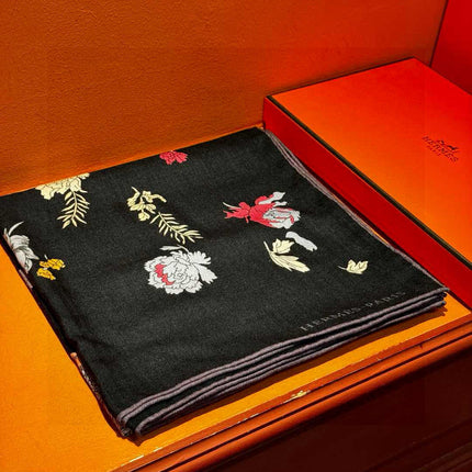 HERMES 25S SCARF 140 IN CASHMERE SILK 709657