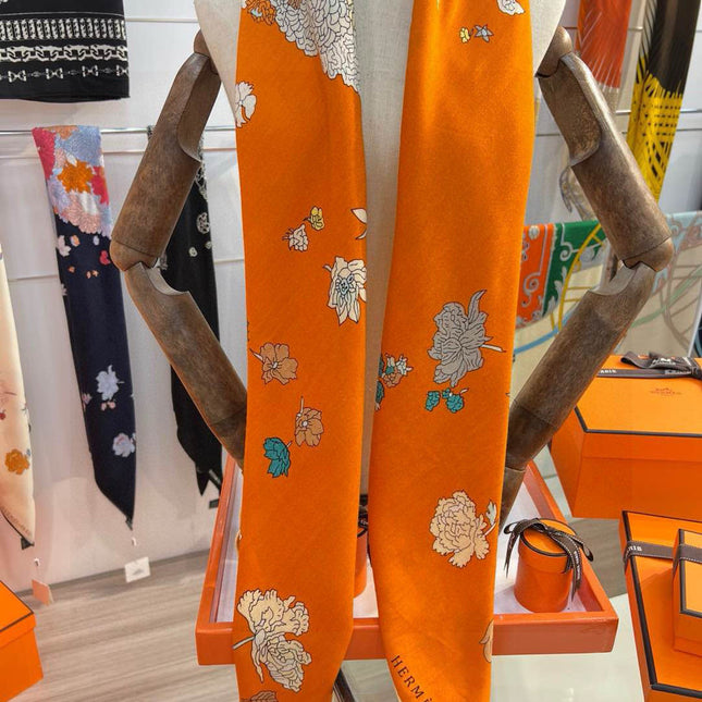 HERMES 25S SCARF 140 IN SILK 724764