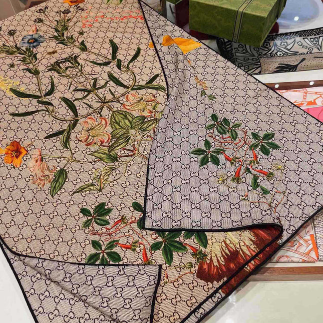 GUCCI 25S SCARF 180 IN CASHMERE 738505