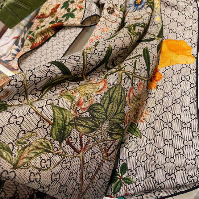 GUCCI 25S SCARF 180 IN CASHMERE 738505