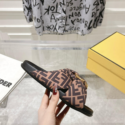 FF KNOT SLIDE SANDALS IN BROWN FABRIC