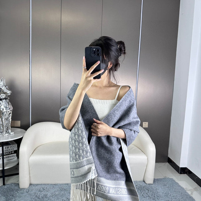 SCARF IN PALE GRAY MONOGRAM CASHMERE 413720