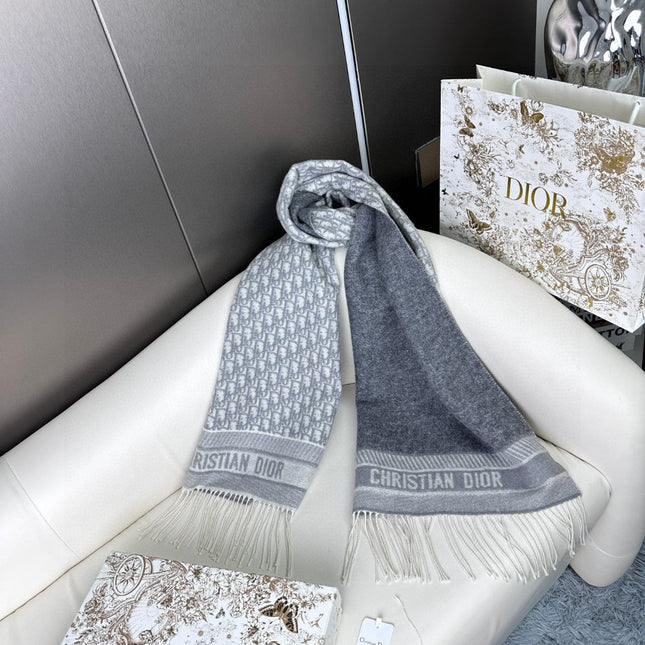 SCARF IN PALE GRAY MONOGRAM CASHMERE 413720