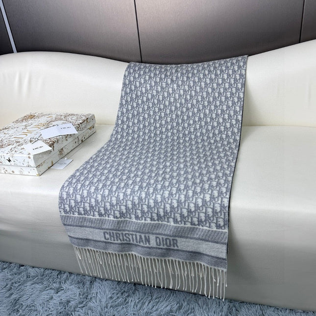 SCARF IN PALE GRAY MONOGRAM CASHMERE 413720