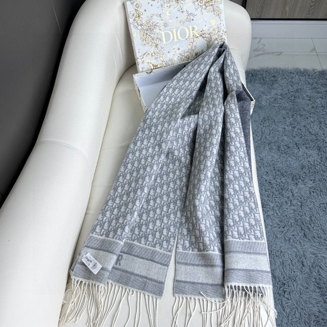 SCARF IN PALE GRAY MONOGRAM CASHMERE 413720