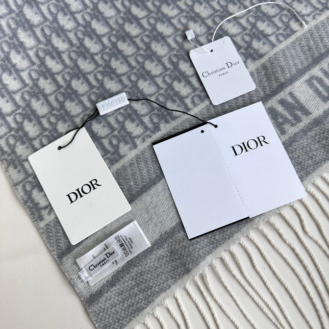 SCARF IN PALE GRAY MONOGRAM CASHMERE 413720