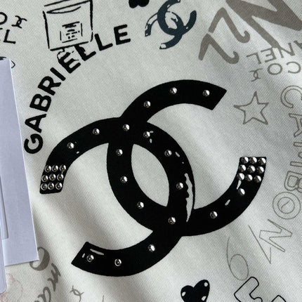 CHANEL OFF-WHITE LOGO PRINT T-SHIRT