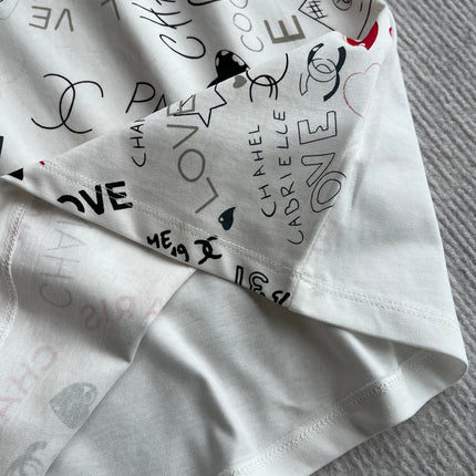CHANEL OFF-WHITE LOGO PRINT T-SHIRT