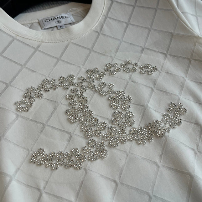 CHANEL WHITE SHORT-SLEEVE EMBELLISHED T-SHIRT