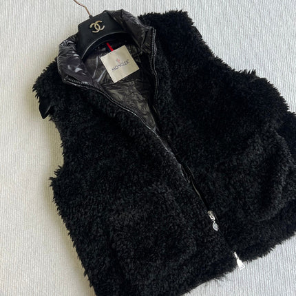 MONCLER 25S DOWN VEST IN BLACK 043
