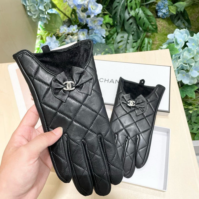 GLOVES IN BLACK LAMBSKIN 462417