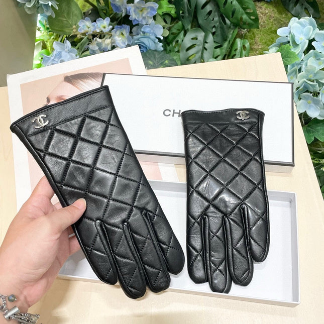 GLOVES IN BLACK CALFSKIN 462420