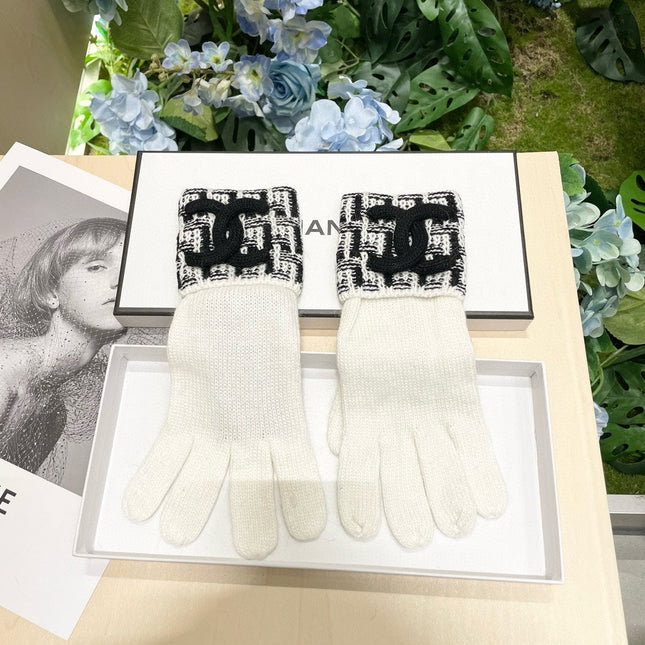 GLOVES IN WHITE MIX BLACK WOOL KNIT 462430