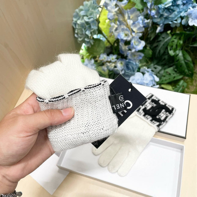 GLOVES IN WHITE MIX BLACK WOOL KNIT 462430