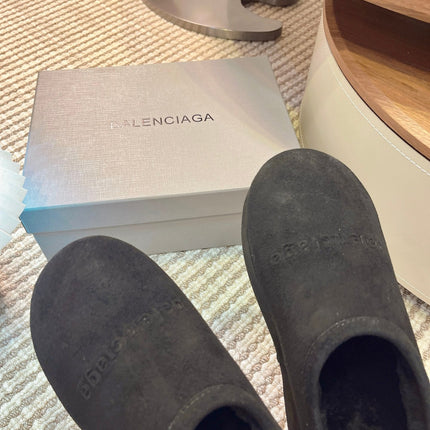 BALENCIAGA 25S AURALEE SLIP-ON 50 MM IN BLACK SUEDE
