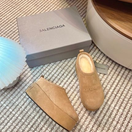 BALENCIAGA 25S AURALEE SLIP-ON 50 MM IN WARM BEIGE BROWN SUEDE