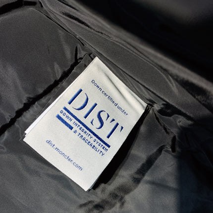 MONCLER 25S COAT IN BLACK 053