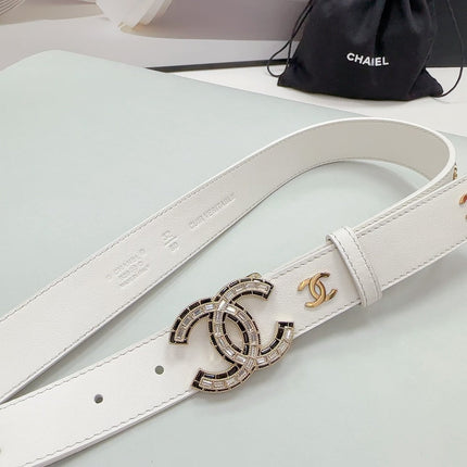 CC 30MM BELT IN WHITE SMOOTH CALFSKIN METAL LOGO GOLD HARDWARE