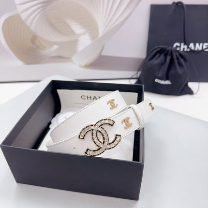 CC 30MM BELT IN WHITE SMOOTH CALFSKIN METAL LOGO GOLD HARDWARE