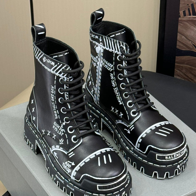 CHUNKY BOOTS IN BLACK SMOOTH CALFSKIN WHITE PRINT