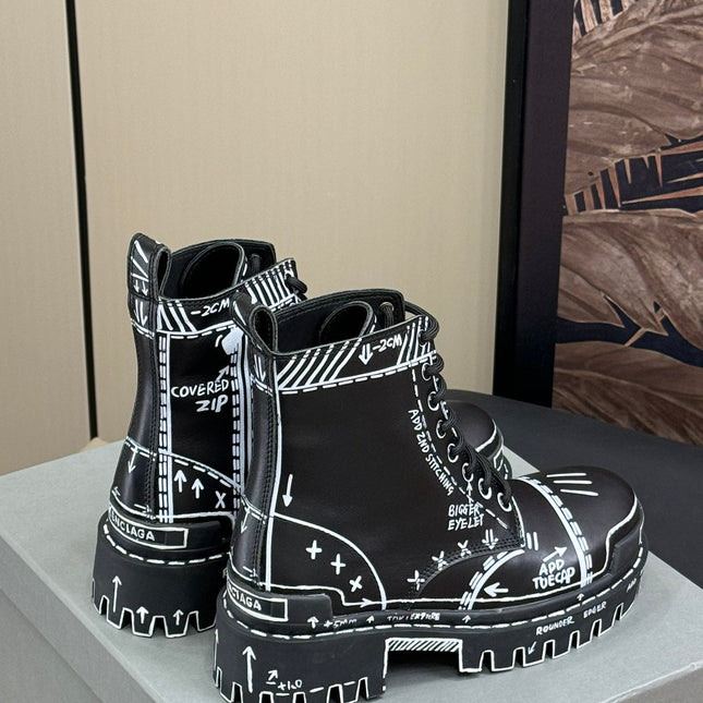 CHUNKY BOOTS IN BLACK SMOOTH CALFSKIN WHITE PRINT