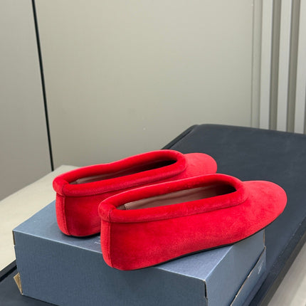 ALAIA 25S BALLET FLATS IN BRIGHT RED VELVET