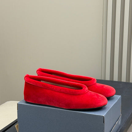ALAIA 25S BALLET FLATS IN BRIGHT RED VELVET