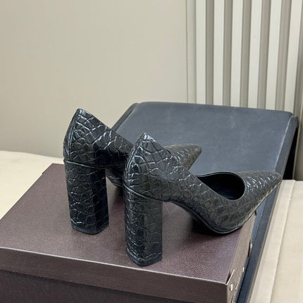 ALAIA 25S POINTY TOE PUMPS 90MM IN BLACK CALFSKIN