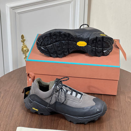 LP KATHARINA SNEAKER LIGHT GRAY AND CHARCOAL SUEDE