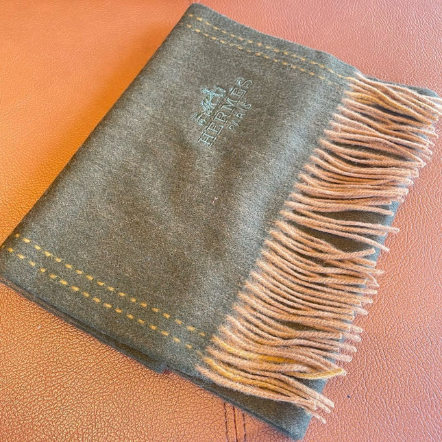 UNIE BRODEE GM MUFFLER IN OLIVE GREEN CASHMERE