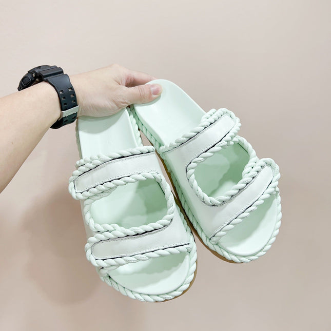 REFINED DAD SANDAL IN PISTACHIO GREEN LAMBSKIN MULE