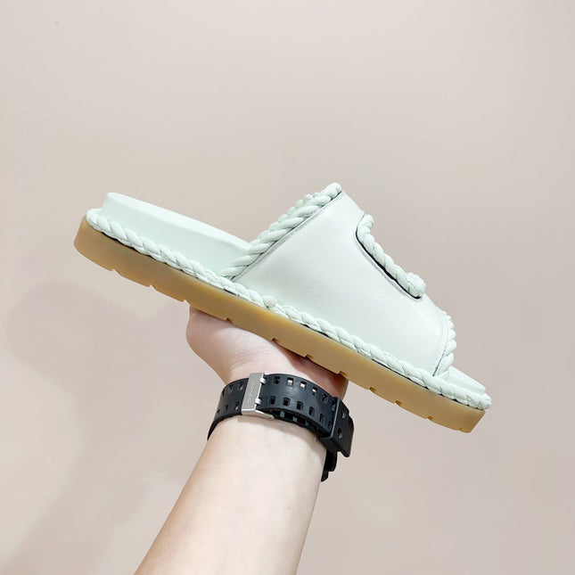 REFINED DAD SANDAL IN PISTACHIO GREEN LAMBSKIN MULE