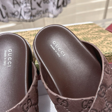GG SLIDES IN DARK BROWN SUEDE WITH EMBOSSED LOGO STYLE 8