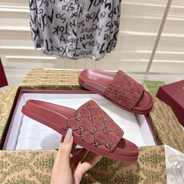 GG SLIDES IN RED SUEDE WITH EMBOSSED LOGO STYLE 3