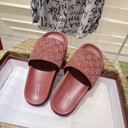 GG SLIDES IN RED SUEDE WITH EMBOSSED LOGO STYLE 3